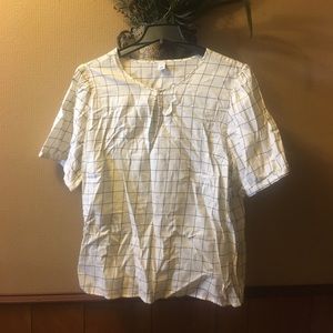 Cute light Old Navy top NWT
